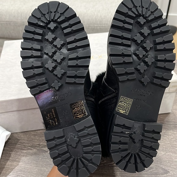 Jimmy Choo black leather ankle boots with faux fur trim. - Picture 6 of 7